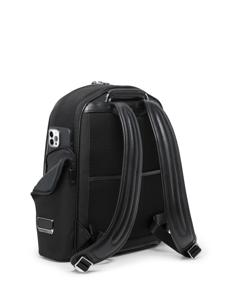 arrivé larson medium backpack