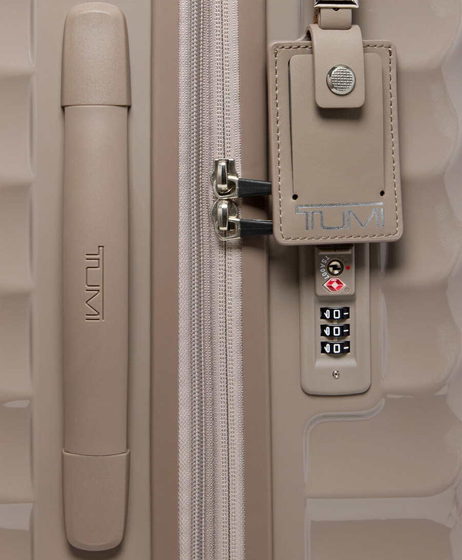 19 degree international expandable carry-on 55 cm