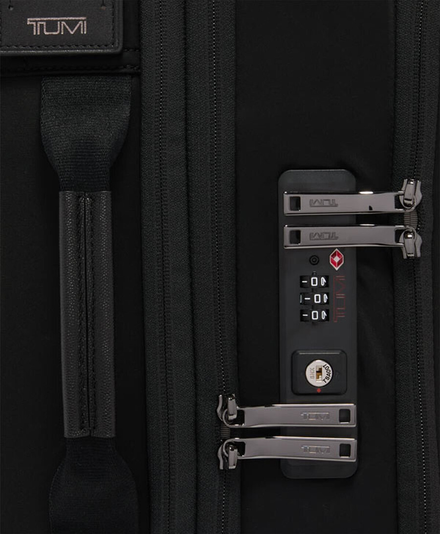 voyageur léger international expandable carry-on